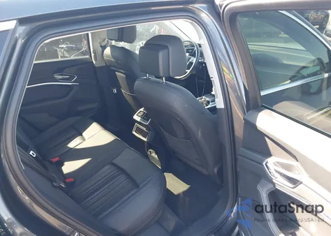 2019 Audi E-Tron Premium Plus из США, поврежденный, VIN WA1LAAGE7KB023438